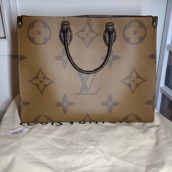 Louis Vuitton OntheGo tote GM - Picture 3 of 11